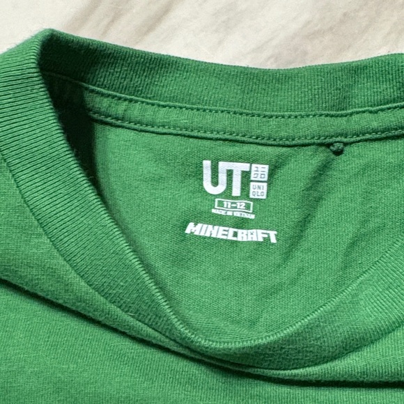 Uniqlo Kids Green Graphic Tees Set - Picture 7 of 8